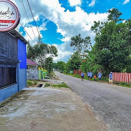 Shekinah Homestay & Cafe Waikabubak Mitra Reddoorz Exteriér fotografie