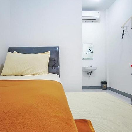 Shekinah Homestay & Cafe Waikabubak Mitra Reddoorz Exteriér fotografie