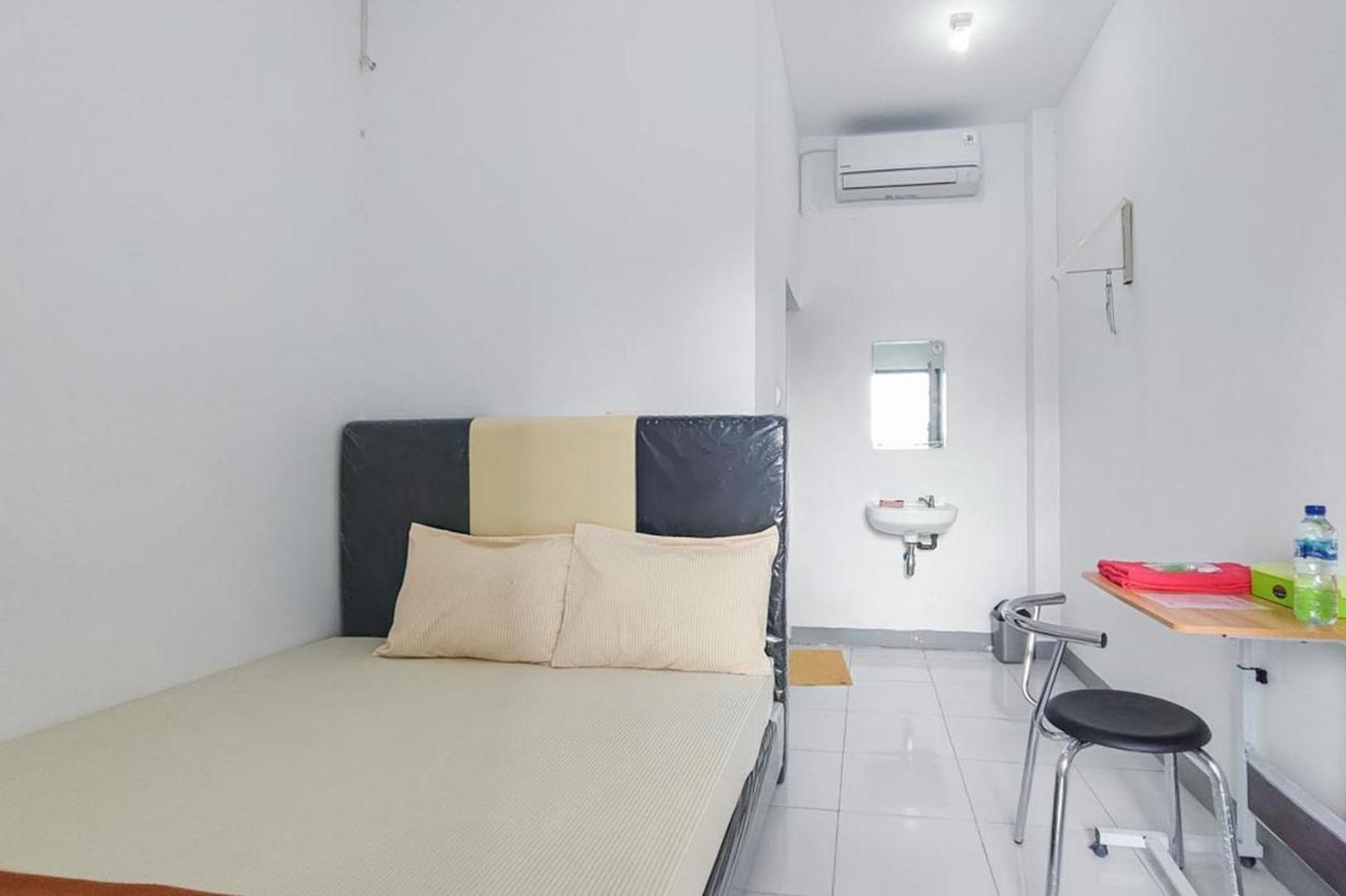 Shekinah Homestay & Cafe Waikabubak Mitra Reddoorz Exteriér fotografie