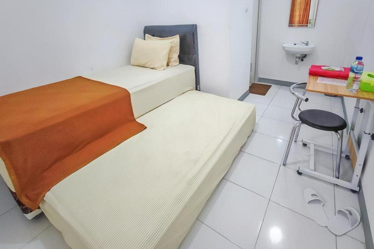 Shekinah Homestay & Cafe Waikabubak Mitra Reddoorz Exteriér fotografie