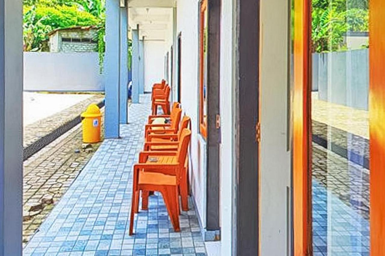 Shekinah Homestay & Cafe Waikabubak Mitra Reddoorz Exteriér fotografie