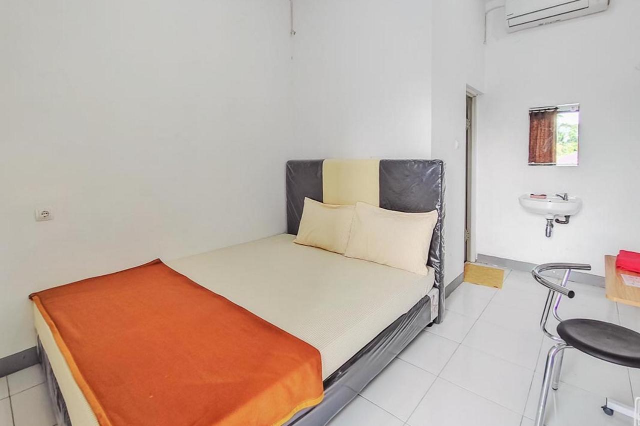 Shekinah Homestay & Cafe Waikabubak Mitra Reddoorz Exteriér fotografie