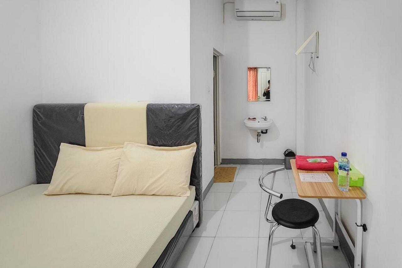 Shekinah Homestay & Cafe Waikabubak Mitra Reddoorz Exteriér fotografie