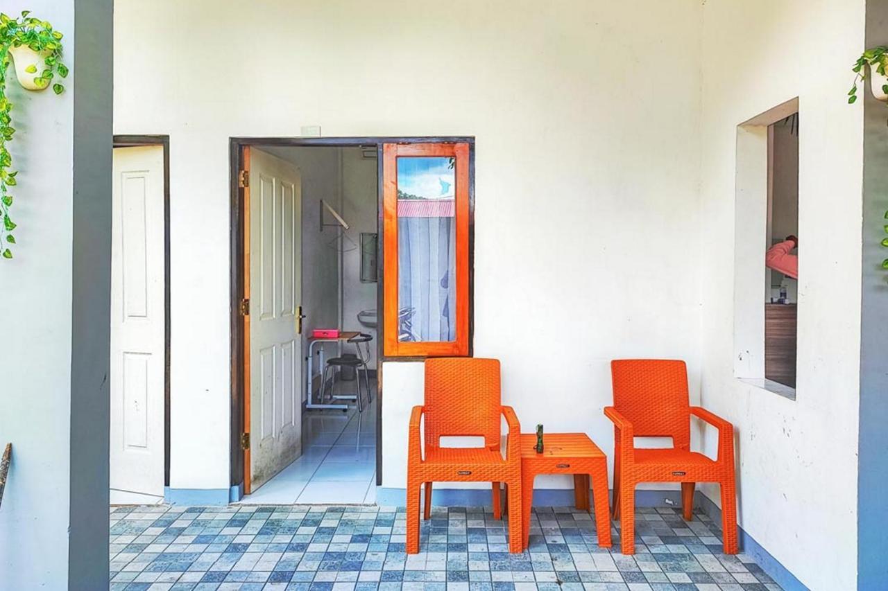 Shekinah Homestay & Cafe Waikabubak Mitra Reddoorz Exteriér fotografie